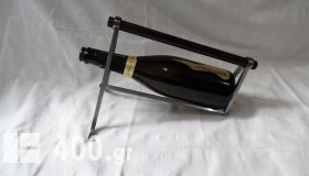 Βάση για κρασί της δεκαετίας του 50 από επινικελωμένο μπρούντζο και ξύλο.